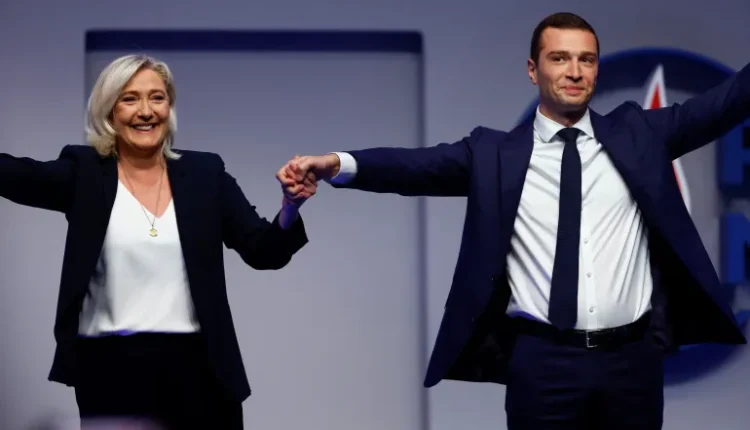 قفا نبك على أكتاف