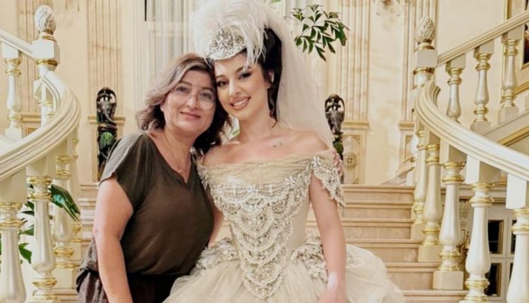 بيسان إسماعيل بأزياء