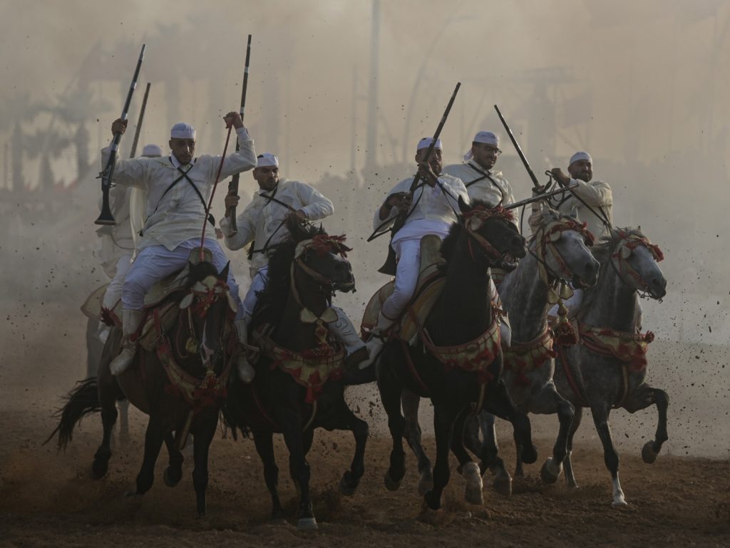 من الهدية التقليدية إلى السهرات الكبرى.. موسم مولاي عبد الله أمغار يحتفي بالذاكرة والفرجة